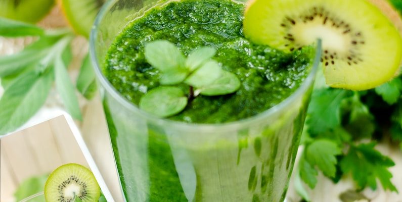 green shake fruits with kiwi